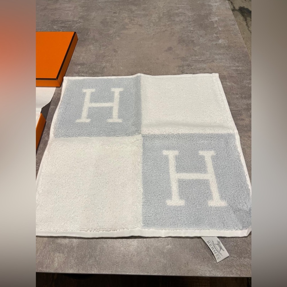 Hermes hand towel NWT box and tissue included